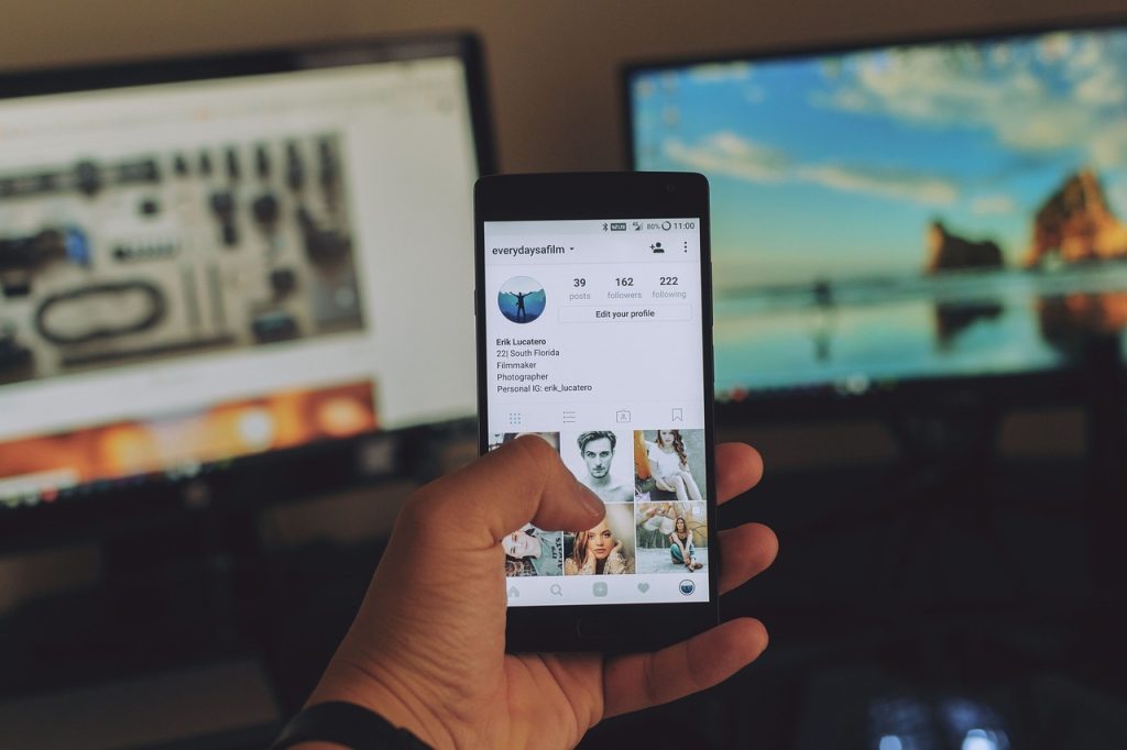 Mobile, phone, social media — "Effortless Baccarat: Simple Formulas for Big Wins"