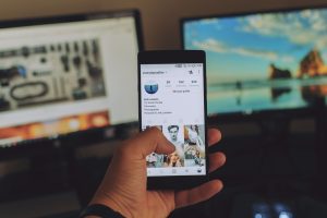 Mobile, phone, social media — "Effortless Baccarat: Simple Formulas for Big Wins"